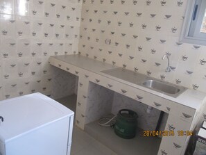 Chuveiro, toalhas de banho