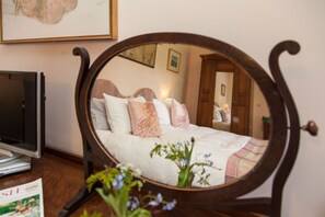 6 bedrooms, iron/ironing board, travel crib, free WiFi