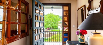 Ideal house for families. Private heated swimming pool.