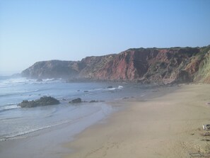 Una spiaggia nelle vicinanze