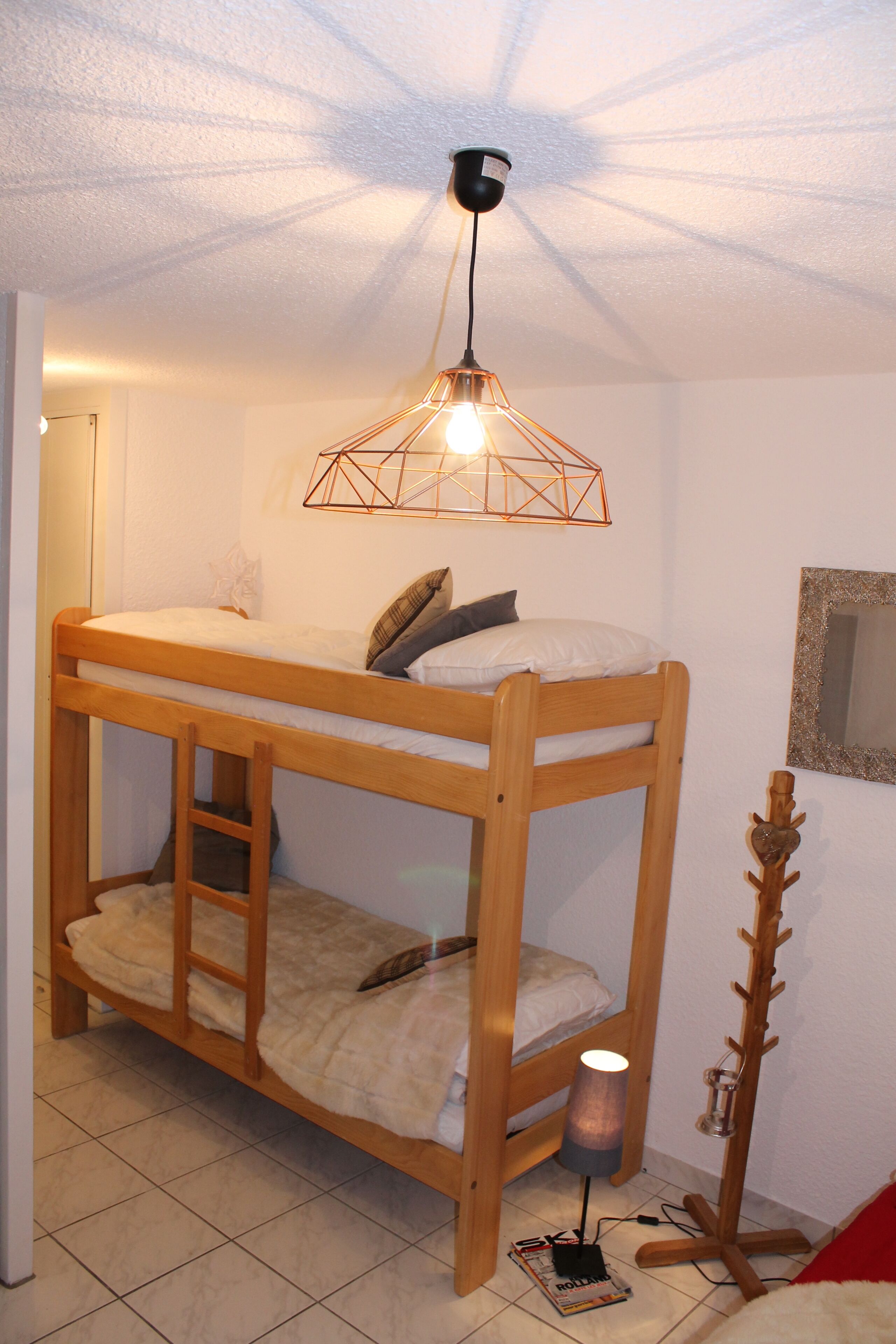 5 minutes from the ski slopes by free bus, pretty mountain decor studio