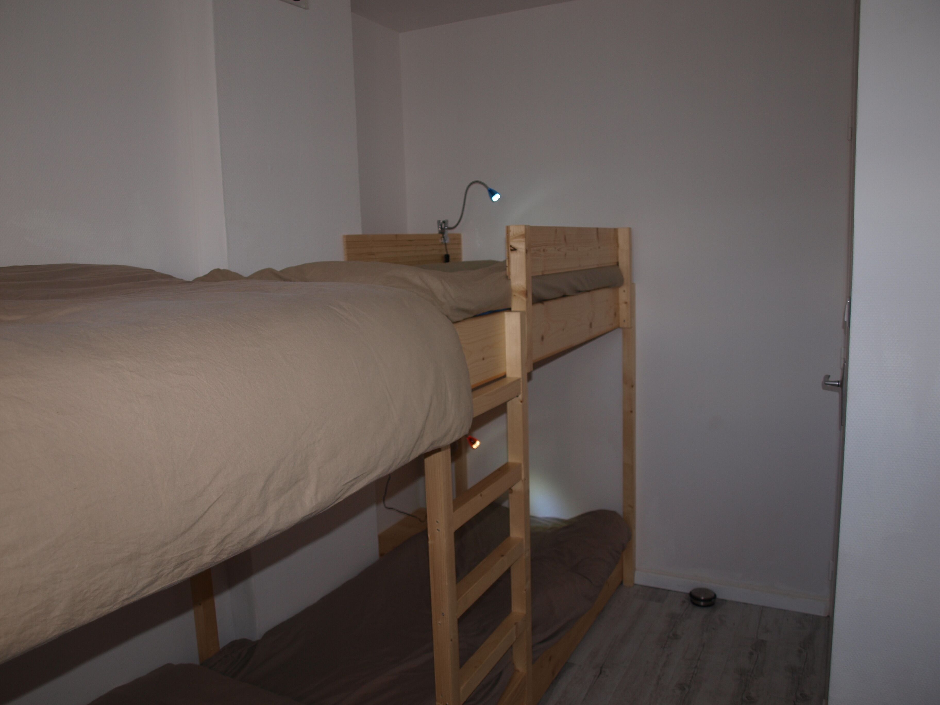 Bright apartment 200m from the sea and coastal path