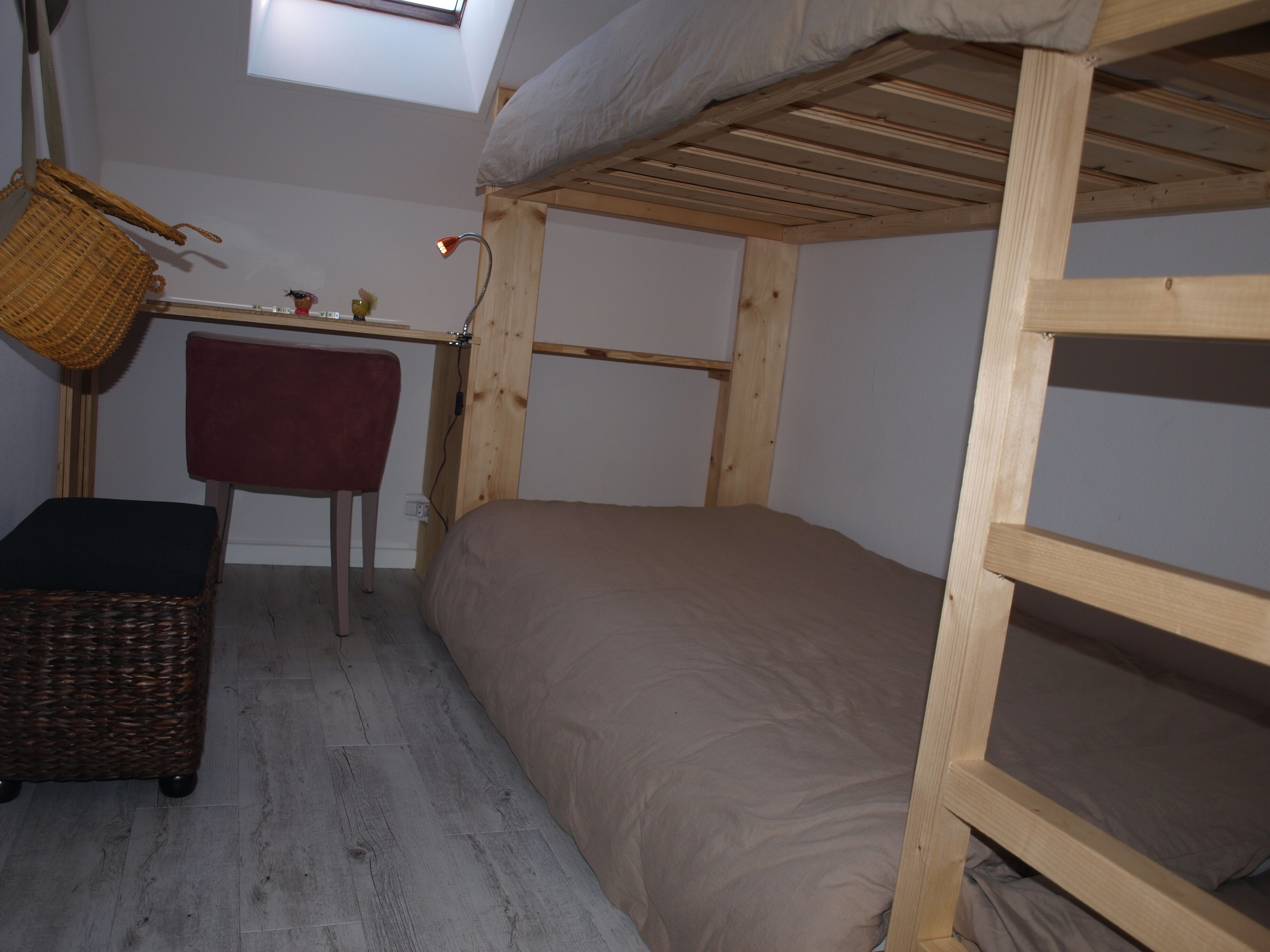 Bright apartment 200m from the sea and coastal path