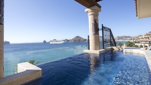 An infinity pool with a clear view of the ocean and distant ships. - Dream Penthouse - Infinity Jacuzzi + Best View in Cabo (Cabo San Lucas)