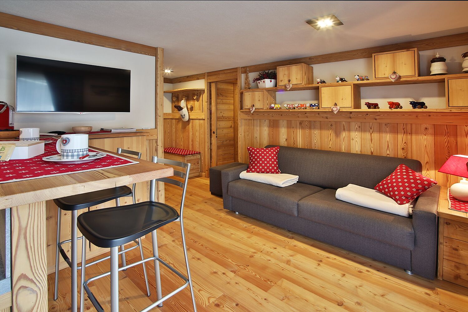 Characteristic apartment on the central square of the Church of Courmayeur