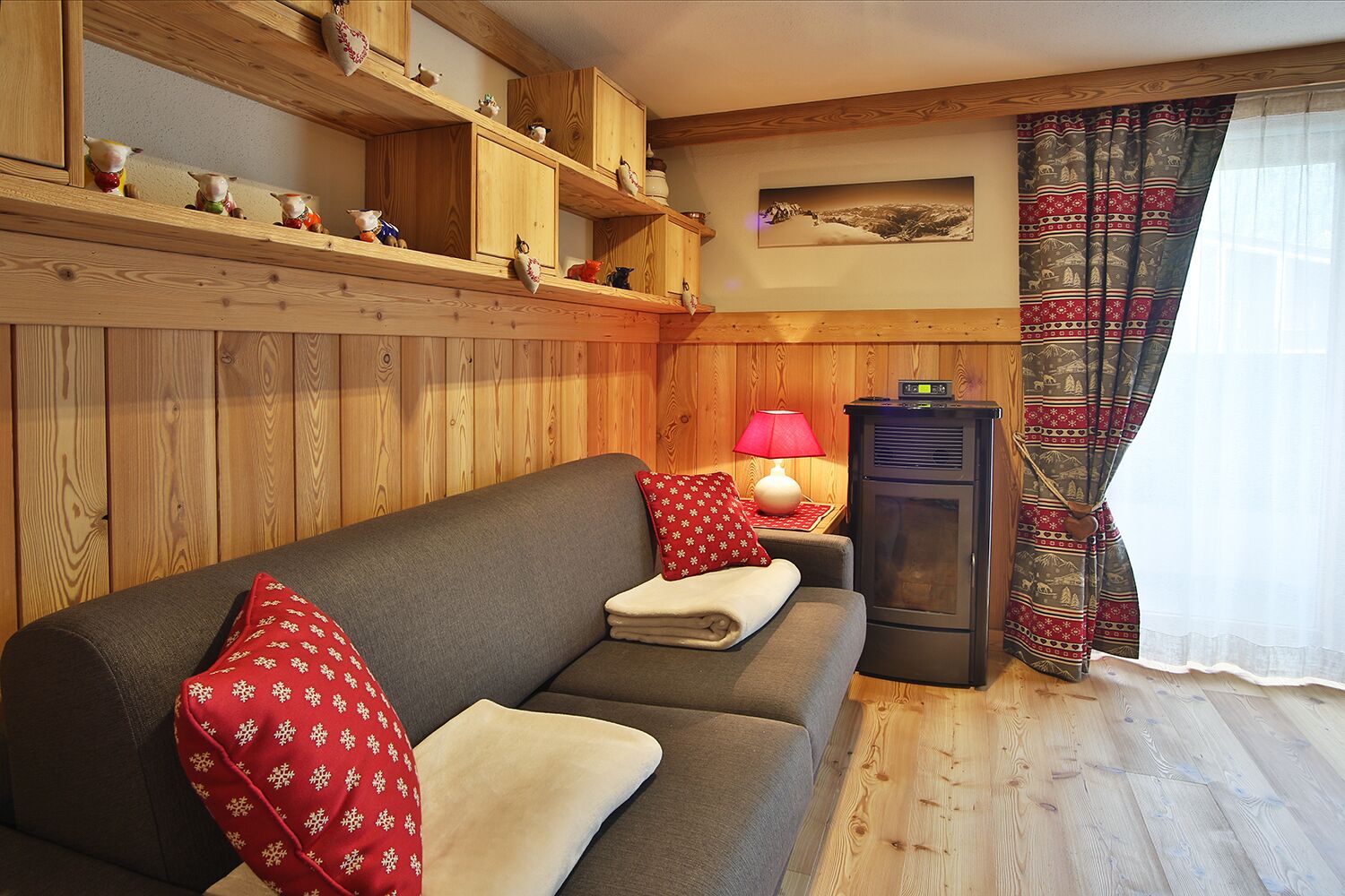 Characteristic apartment on the central square of the Church of Courmayeur