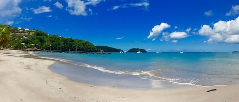 Una spiaggia nelle vicinanze