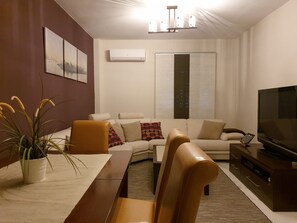 Flat-screen TV, video-game console, DVD player, books - Quality Apartment In Residential Area (Fuengirola)