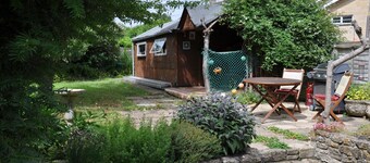 Se aceptan mascotas, casa de campo independiente anexo con jardín. Ligero y espacioso.