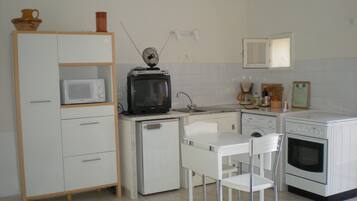 Réfrigérateur, micro-ondes, four, lave-vaisselle