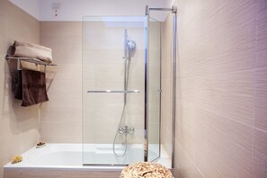 Bruser, håndklæder, Toiletpapir