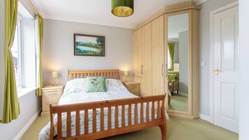 3 bedrooms, iron/ironing board, travel cot, free WiFi