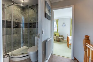 Combined shower/tub, jetted tub, hair dryer, towels - Delightful house in Stone, Staffordshire  close to lovely canal side walks.   (Stone)