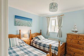 3 bedrooms, iron/ironing board, travel crib, free WiFi - Delightful house in Stone, Staffordshire  close to lovely canal side walks.   (Stone)