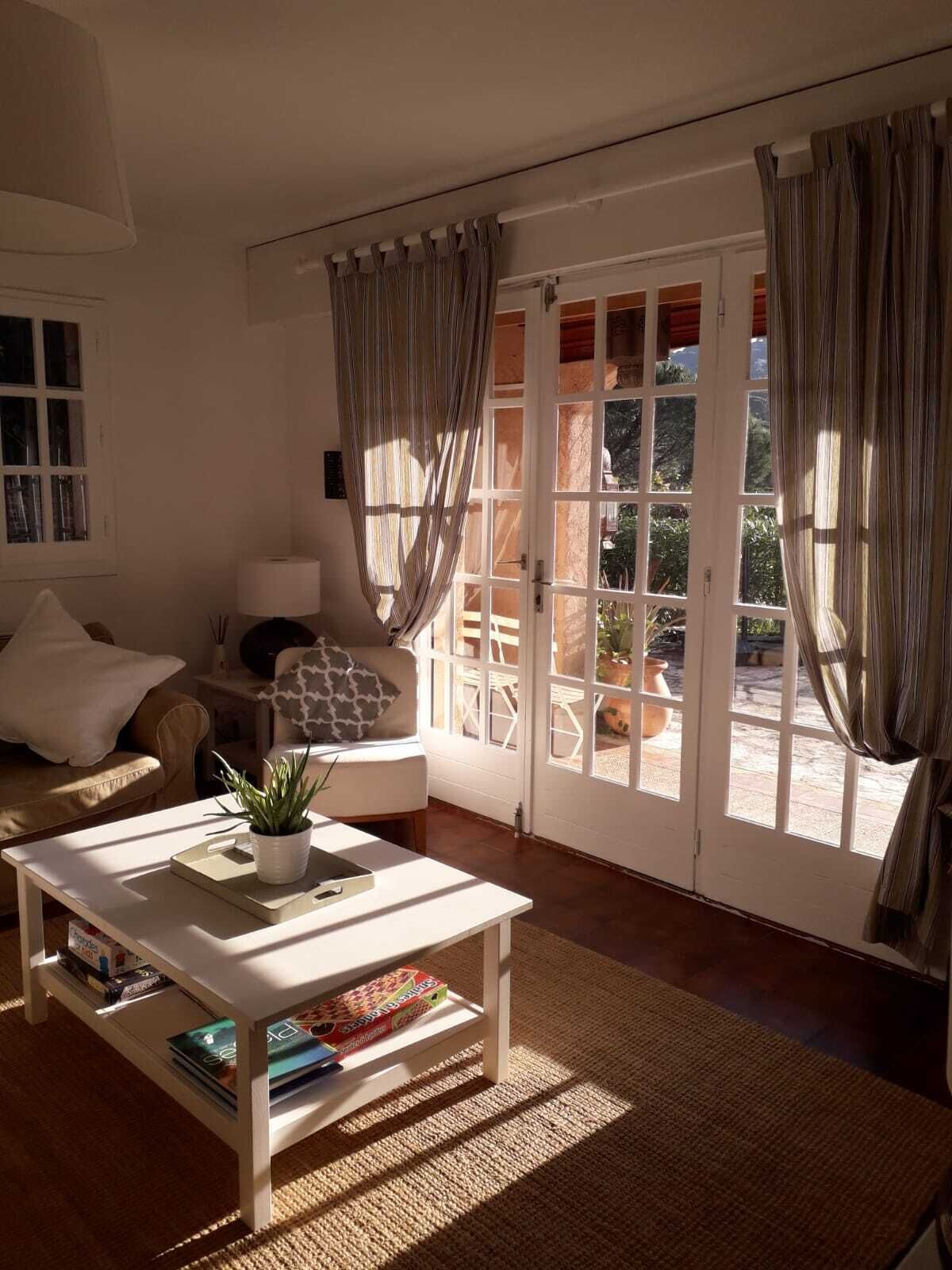 Gorgeous Beach house nr St Tropez & La Croix, beautiful Jardin & sea views