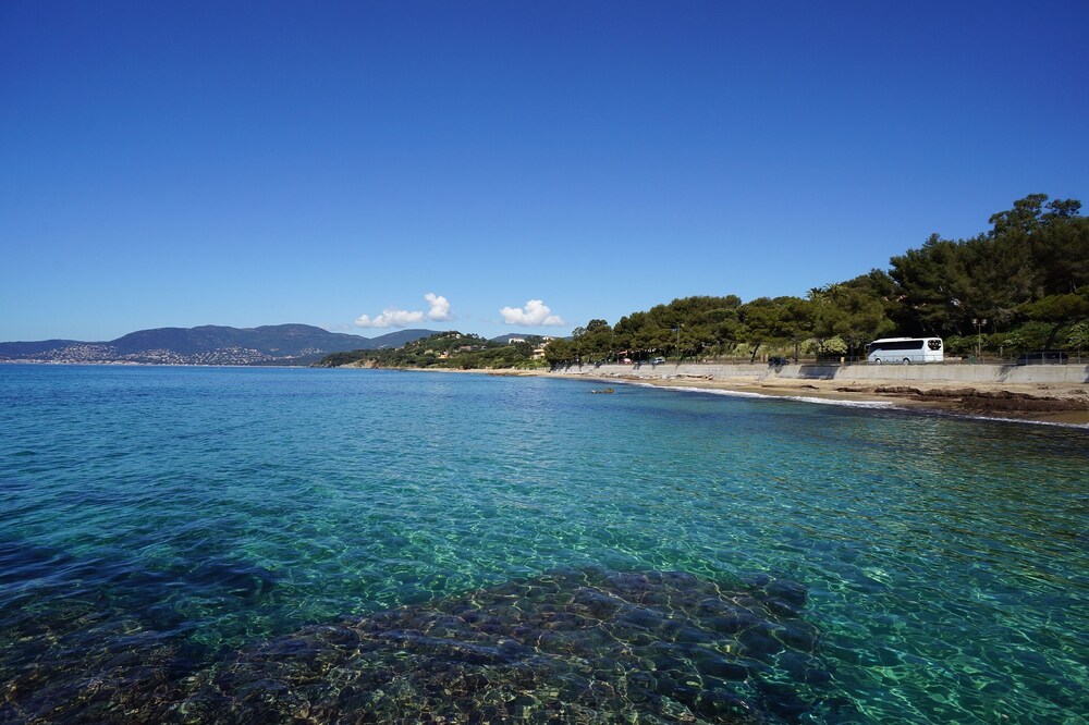 Gorgeous Beach house nr St Tropez & La Croix, beautiful Jardin & sea views
