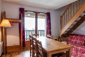 Dining - Résidence le bois de la reine - 3-room duplex apartment with cabin for 6/8 people (Besse-Et-Saint-Anastaise)
