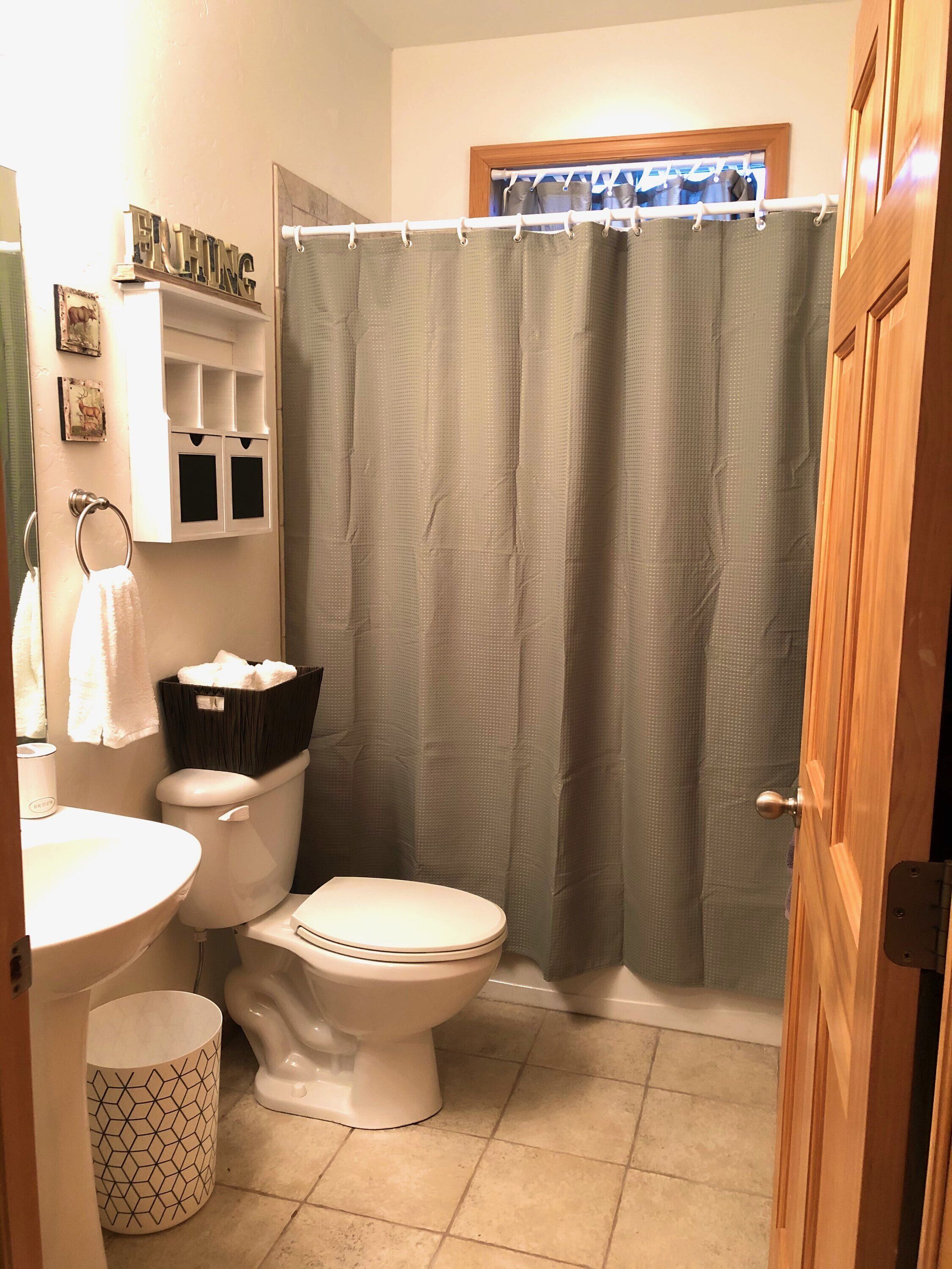 Holiday Magic Awaits: Family-Friendly Retreat with Easy First-Floor Access!