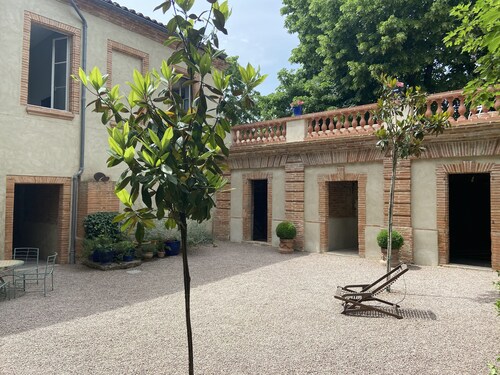 BASTIDE BY THE CANAL