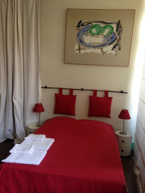 1 chambre, fer et planche à repasser, lit parapluie, Wi-Fi gratuit