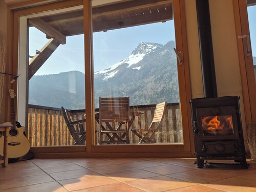 Le Chatox, Cosy retreat with stunning views. Ski, cycle, trek, relax, chill.