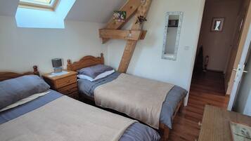 4 chambres, fer et planche à repasser, Wi-Fi gratuit, draps fournis