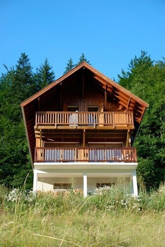 Le Chatox, Cosy retreat with stunning views. Ski, cycle, trek, relax, chill.