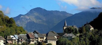 Le Chatox, the best view from any chalet in the alps ! Ski, cycle, trek, chill.