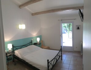 2 slaapkamers, een strijkplank/strijkijzer, wifi, beddengoed