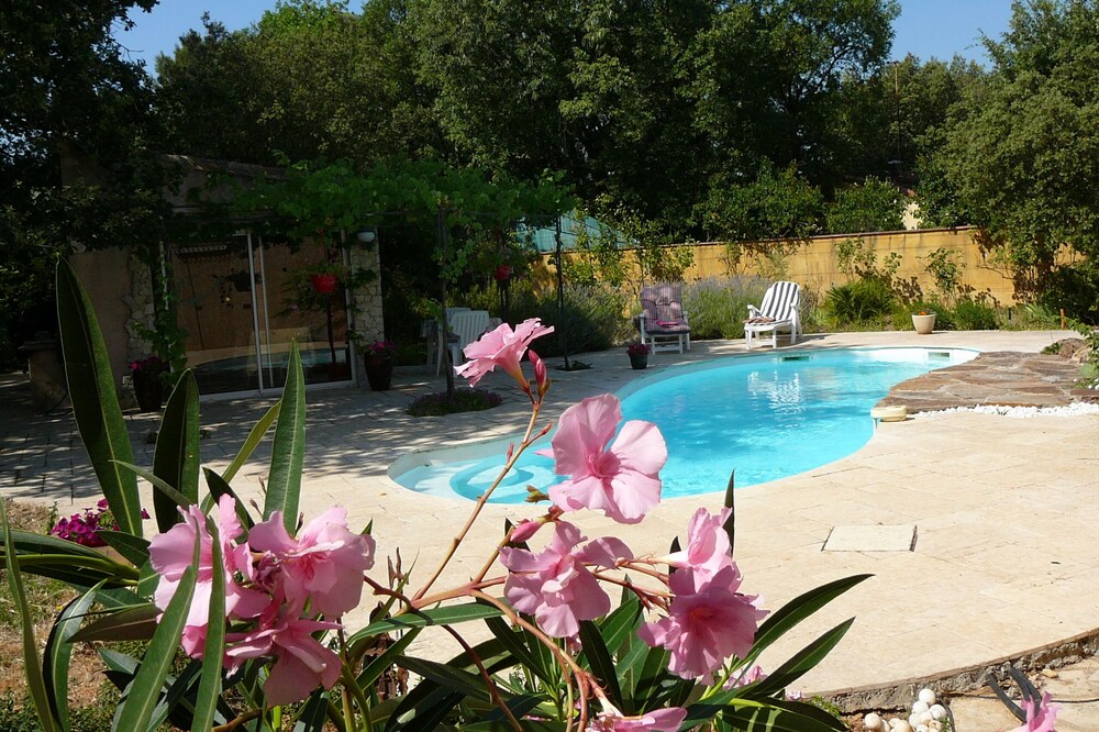 Shed beautiful Provence with pool and garden