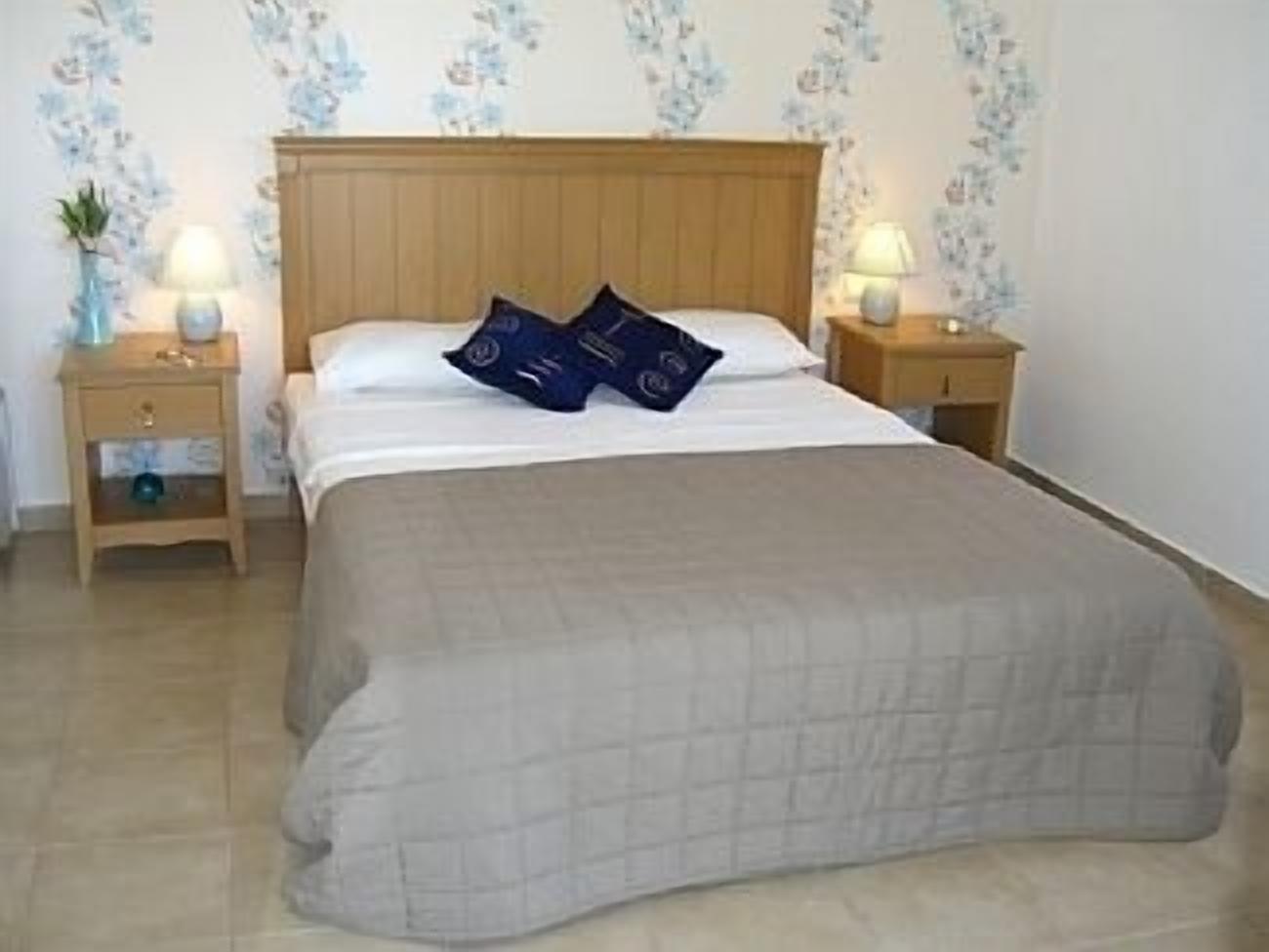 Detached Villa With Private Pool and Garden. Also has BBQ and Free Wifi. 