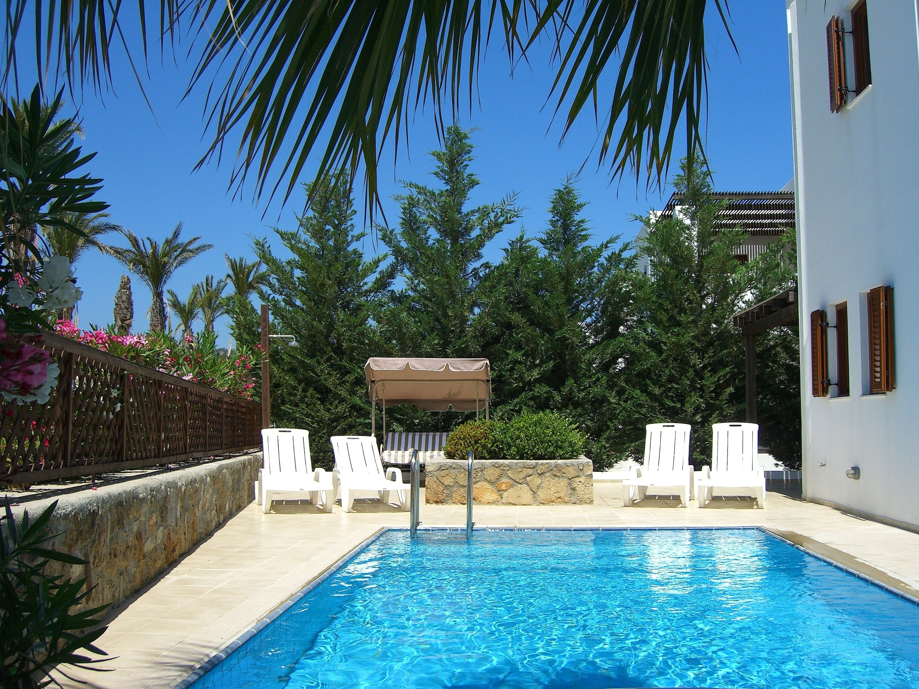 Detached Villa With Private Pool and Garden. Also has BBQ and Free Wifi. 
