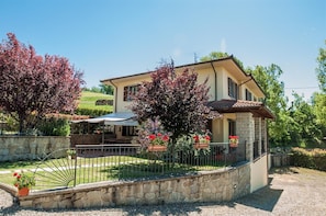 Exterior - VILLA CATERINA: Luxurious villa with private pool ,wifi free in the country side (Pratovecchio)