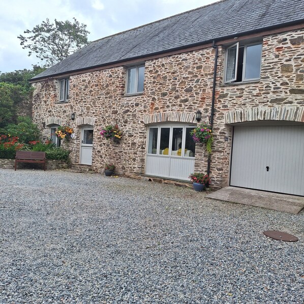 Exterior - Modern 4 bed Cottage In Rural Setting close to beach. 1.5 Acres of shared Garden (Kingsbridge)