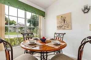 4324-Creekside-dining-room-1[1].jpg