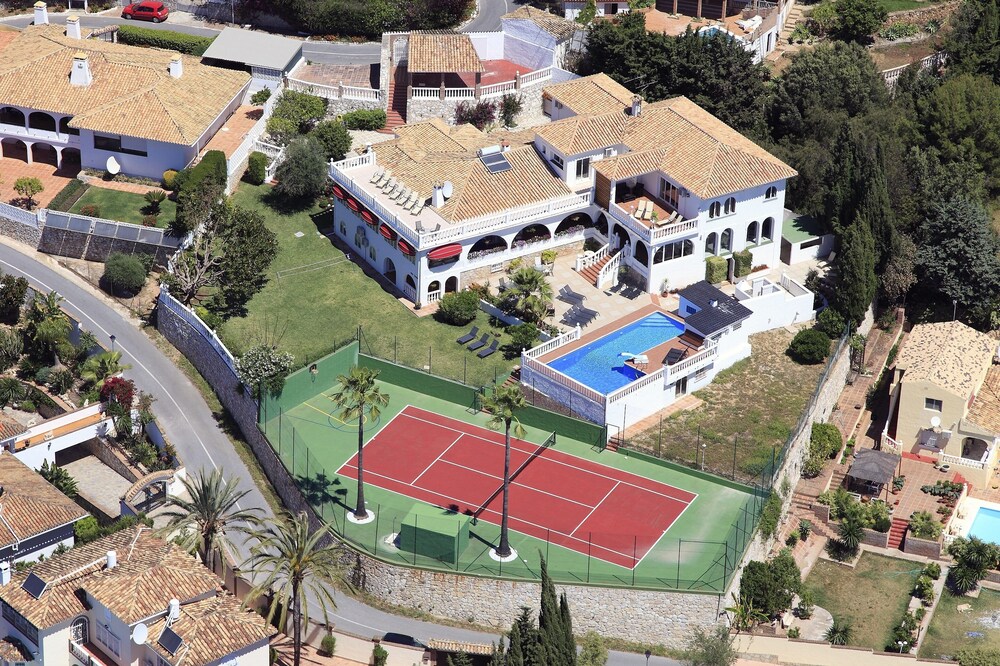 Most Luxurious Mansion On The Costa Del Sol (sleeps 29)