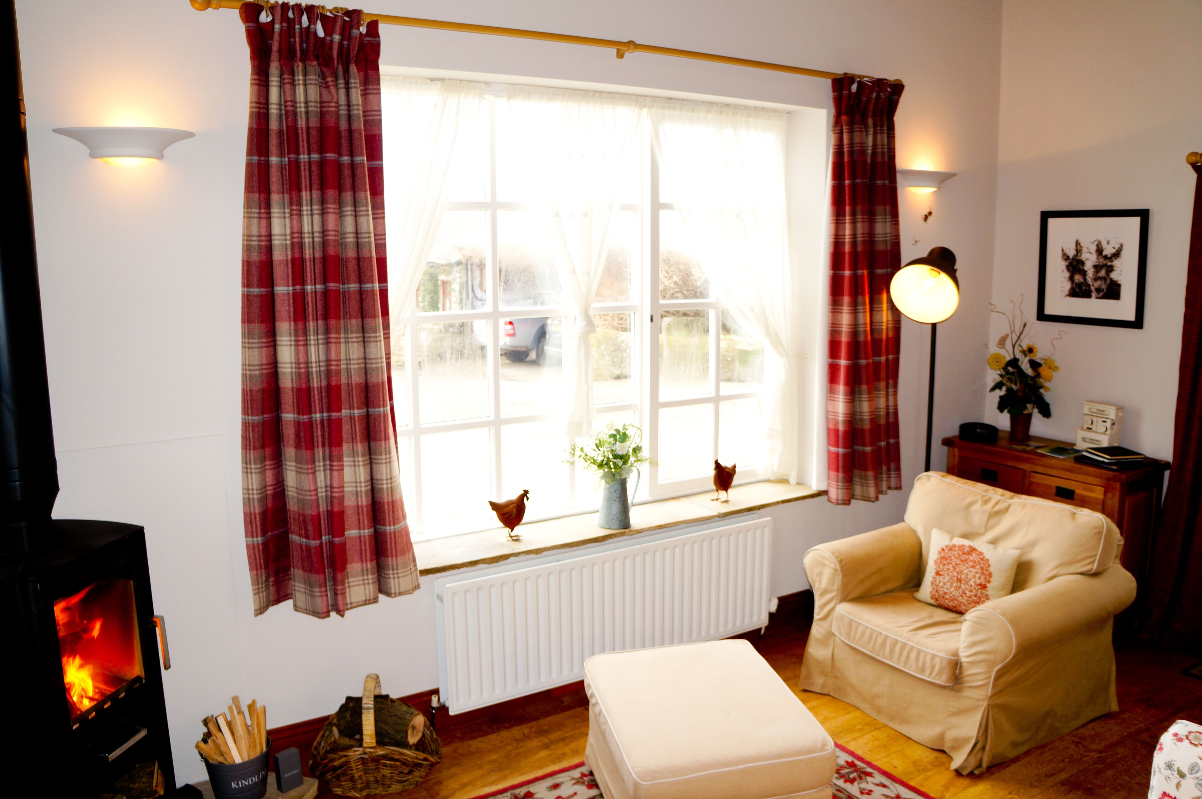 The Hayloft- dog friendly romantic retreat- log burner and lovely rural views