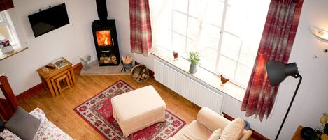 智能電視、壁爐、乒乓球設施、玩具