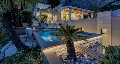 Holidayhome in a quiet location with pool&sea view, mini golf course& playground