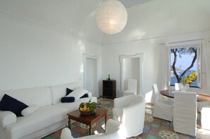 TV, stereo - Blessed villa directly on the sea. (Praiano)