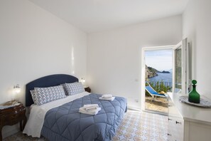 5 bedrooms, iron/ironing board, free WiFi, bed sheets