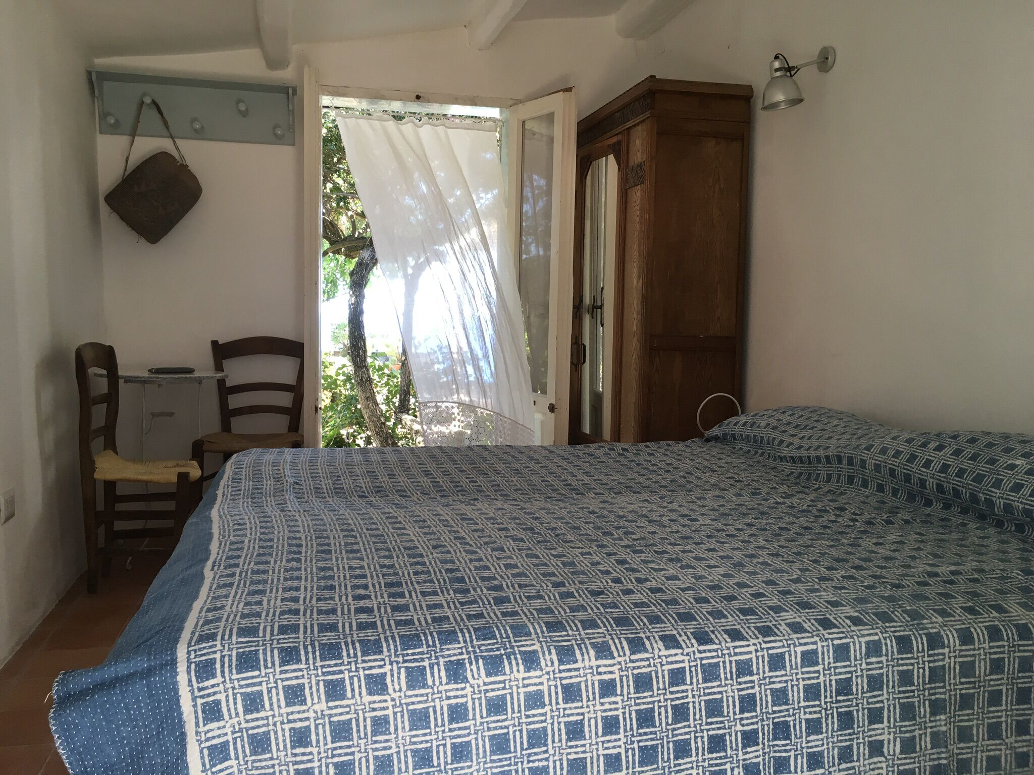 2 bedrooms, iron/ironing board, bed sheets