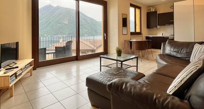 Schöne Wohnung mit Swimmingpool und atemberaubendem Seeblick