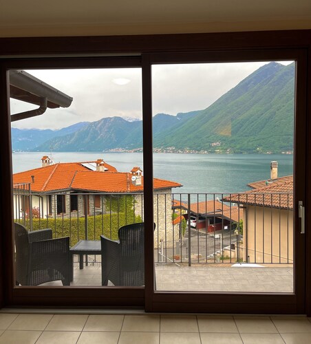 Lovely Apartment with Pool and Breathtaking Lake Views