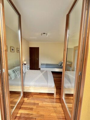 2 dormitorios, tabla de planchar con plancha, wifi gratis y ropa de cama