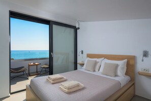 4 bedrooms, in-room safe, iron/ironing board, cots/infant beds