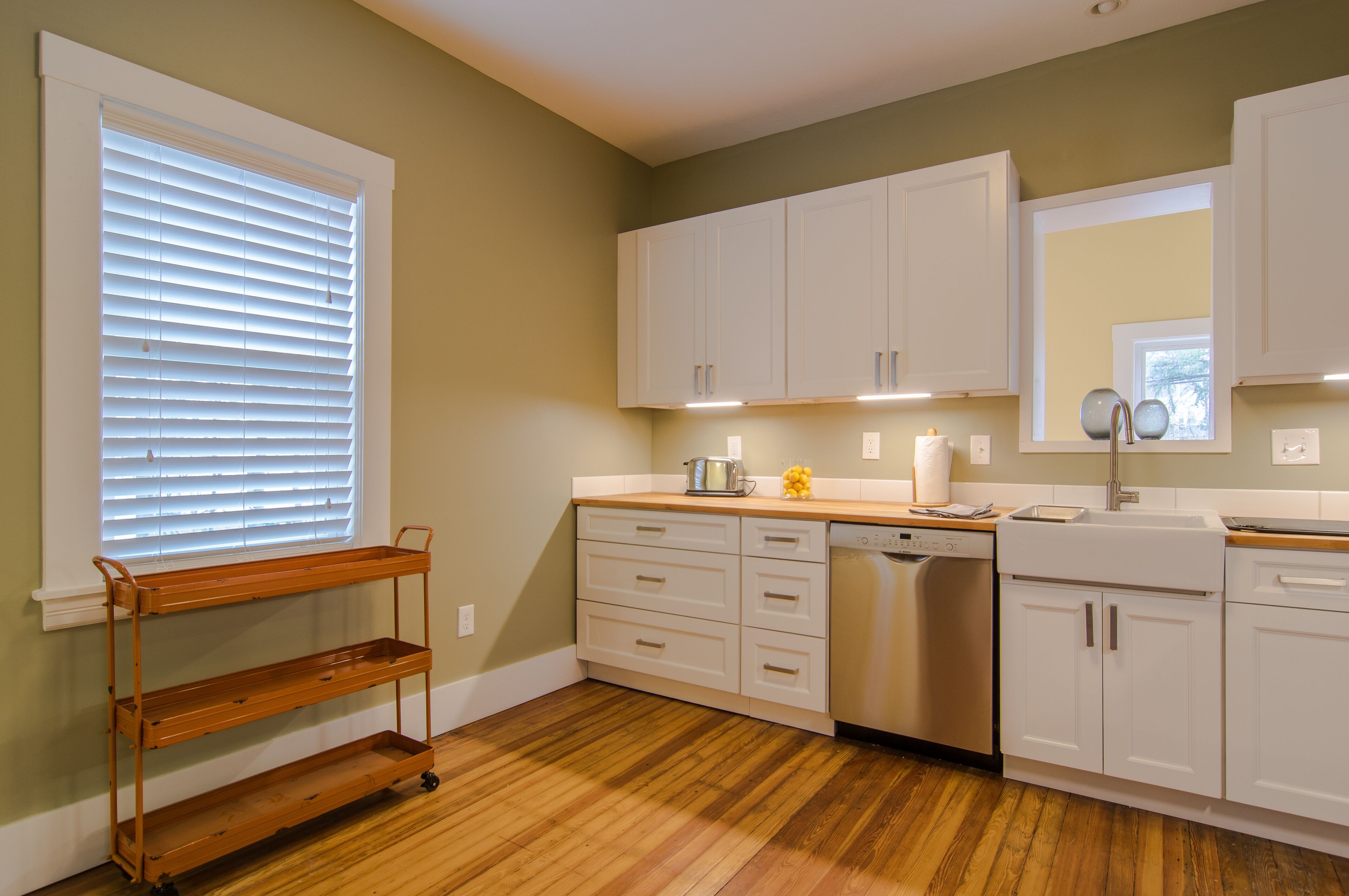 ★ Professionally remodeled  century home minutes from the clinic & Downtown!