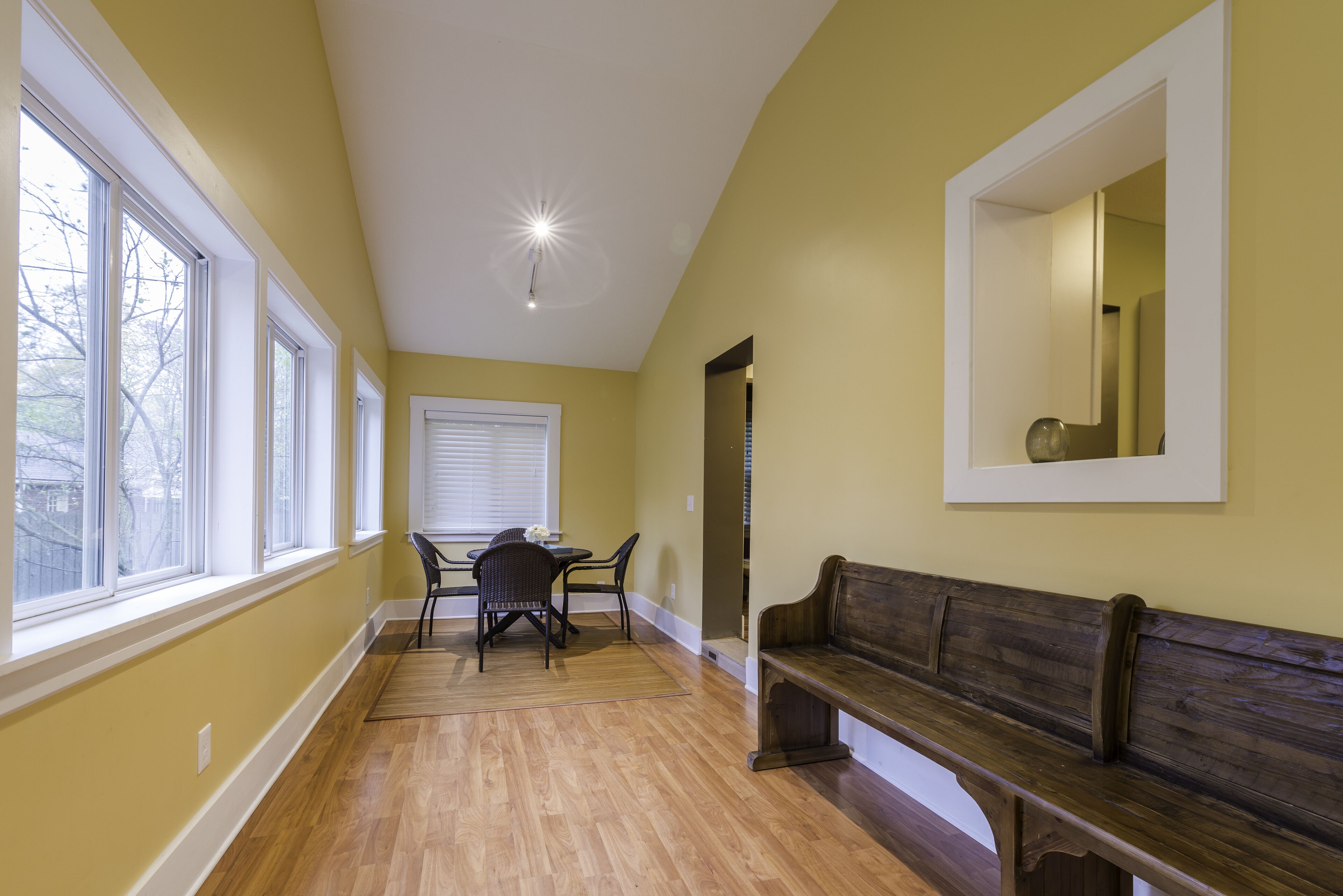 ★ Professionally remodeled  century home minutes from the clinic & Downtown!