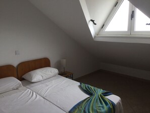 3 bedrooms, in-room safe, iron/ironing board, free WiFi