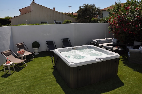 Jacuzzi dans jardin privatif